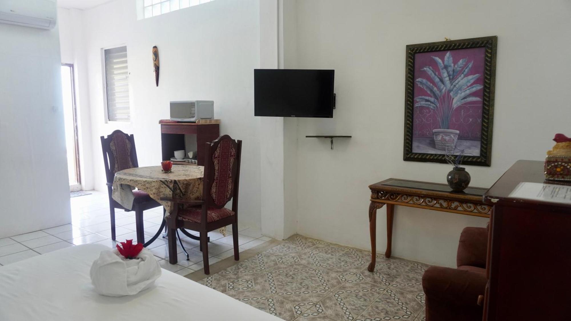 See Belize Poolside Sea View Economy Room With Infinity Pool & Overwater Deck Белиз-Сити Экстерьер фото