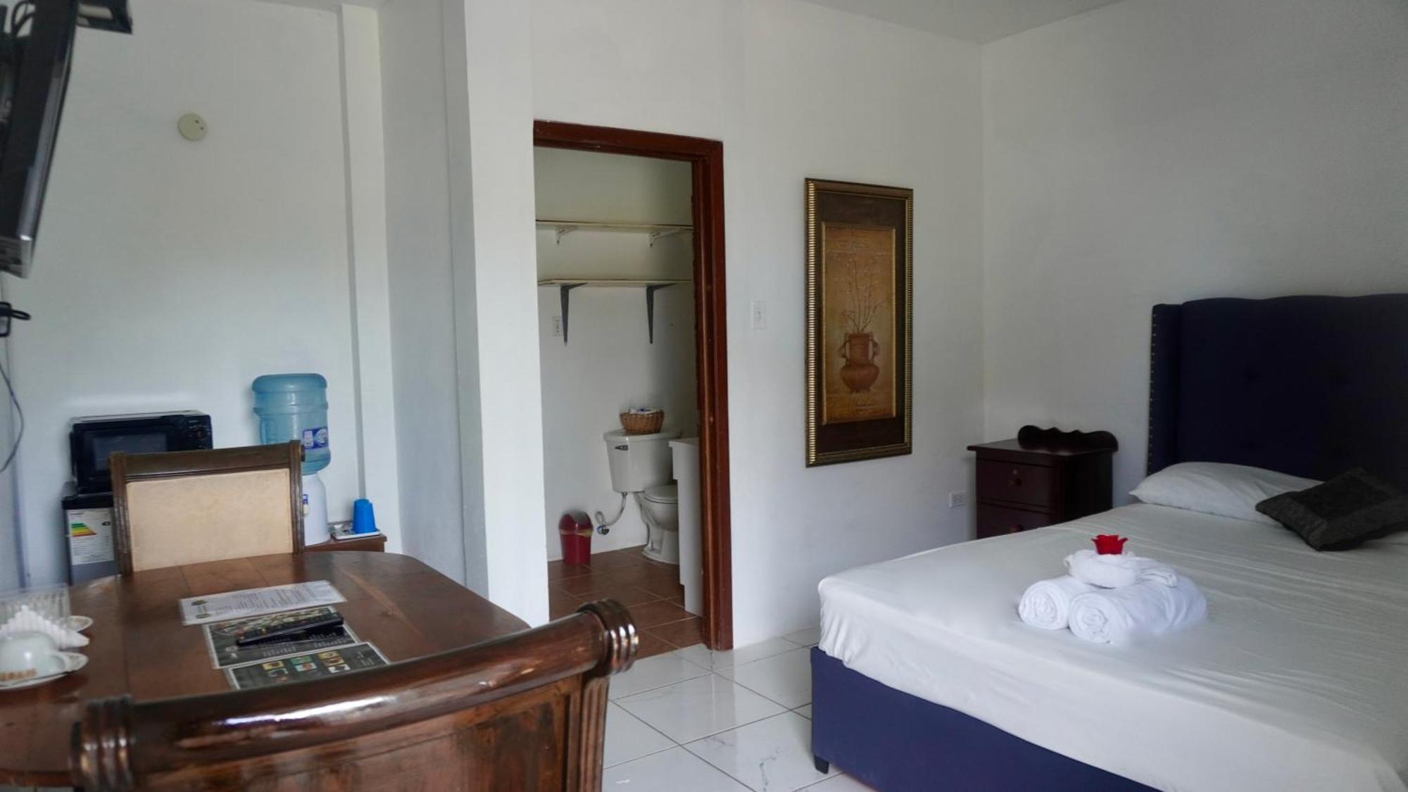 See Belize Poolside Sea View Economy Room With Infinity Pool & Overwater Deck Белиз-Сити Экстерьер фото