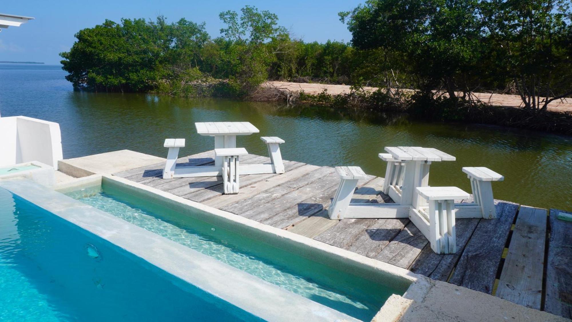 See Belize Poolside Sea View Economy Room With Infinity Pool & Overwater Deck Белиз-Сити Экстерьер фото