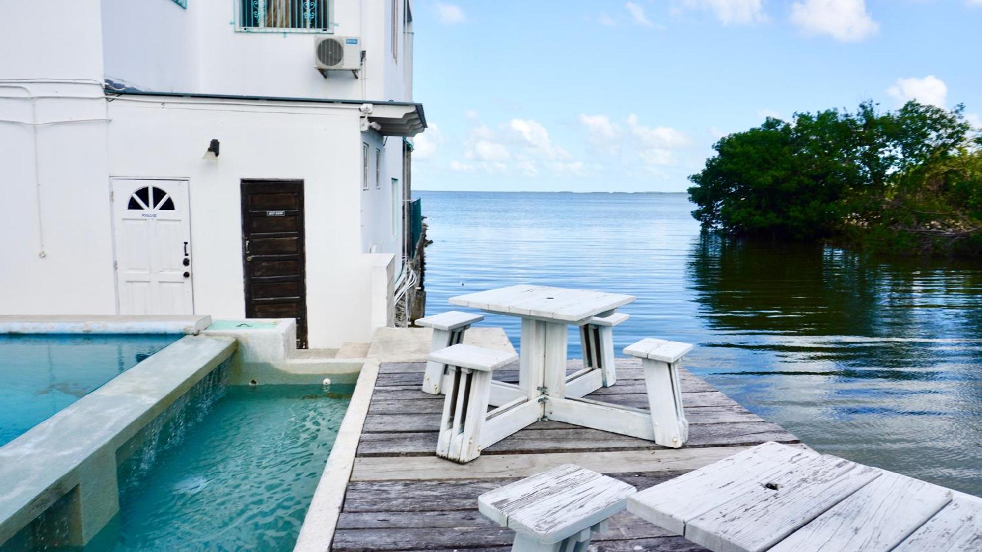 See Belize Poolside Sea View Economy Room With Infinity Pool & Overwater Deck Белиз-Сити Экстерьер фото