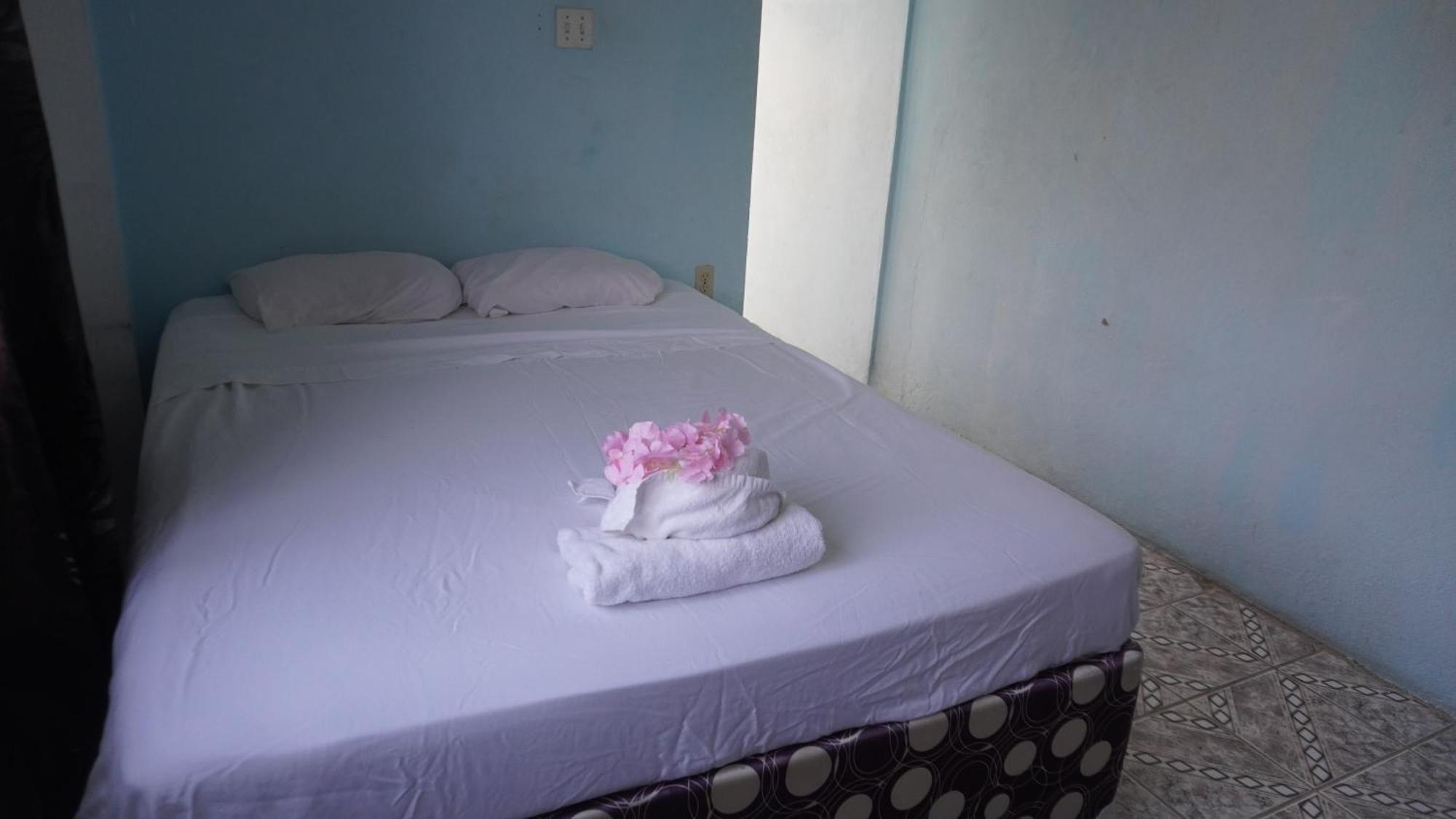 See Belize Poolside Sea View Economy Room With Infinity Pool & Overwater Deck Белиз-Сити Экстерьер фото