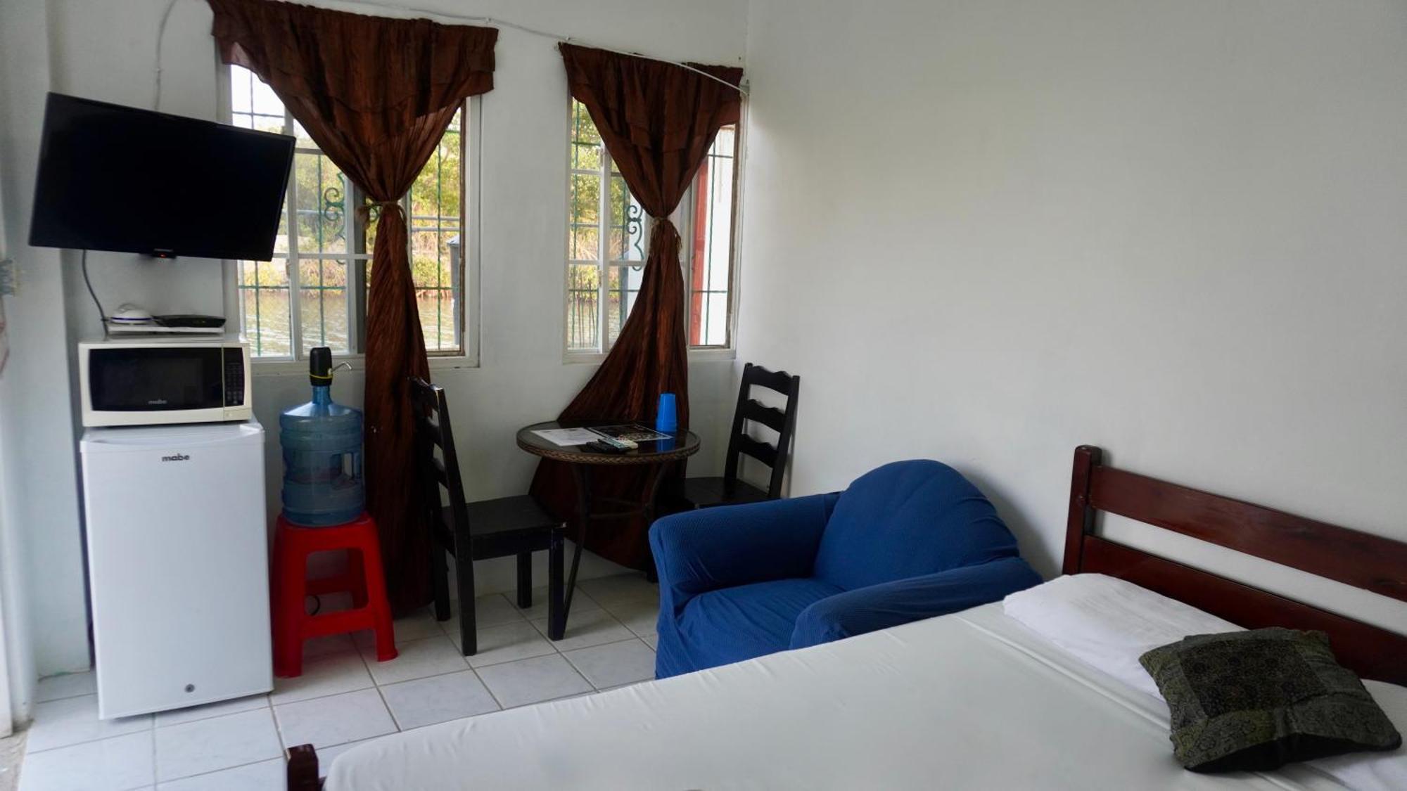 See Belize Poolside Sea View Economy Room With Infinity Pool & Overwater Deck Белиз-Сити Экстерьер фото