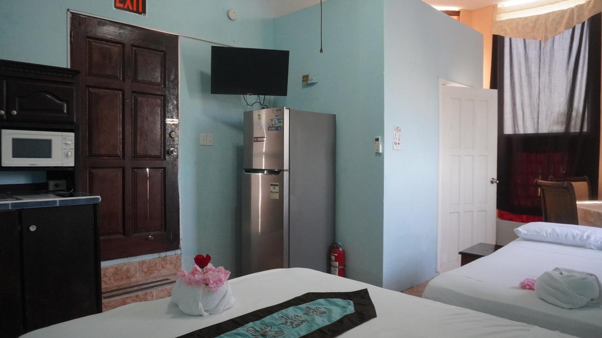See Belize Poolside Sea View Economy Room With Infinity Pool & Overwater Deck Белиз-Сити Экстерьер фото