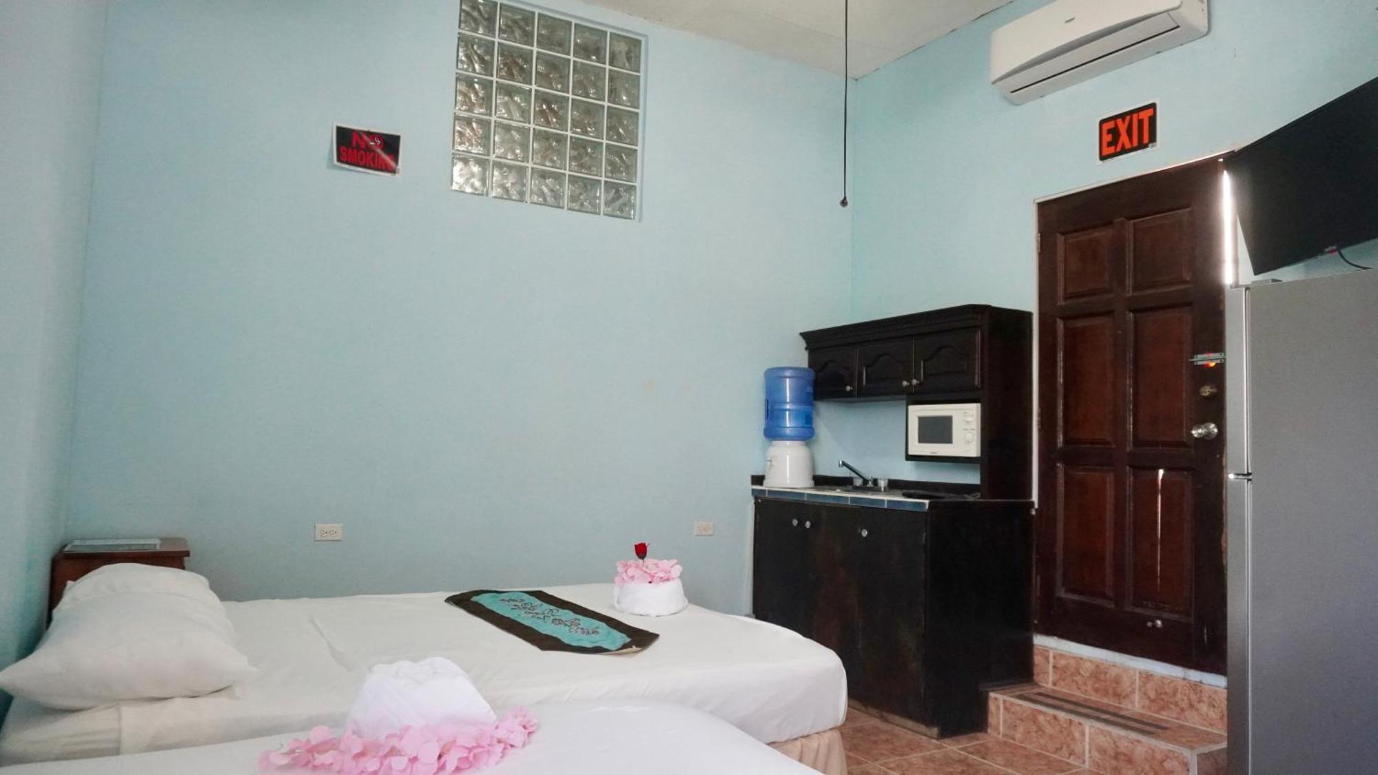 See Belize Poolside Sea View Economy Room With Infinity Pool & Overwater Deck Белиз-Сити Экстерьер фото