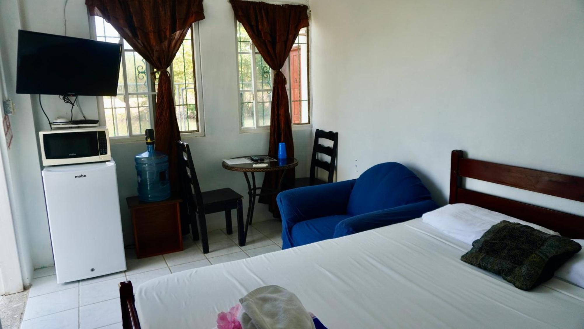 See Belize Poolside Sea View Economy Room With Infinity Pool & Overwater Deck Белиз-Сити Номер фото