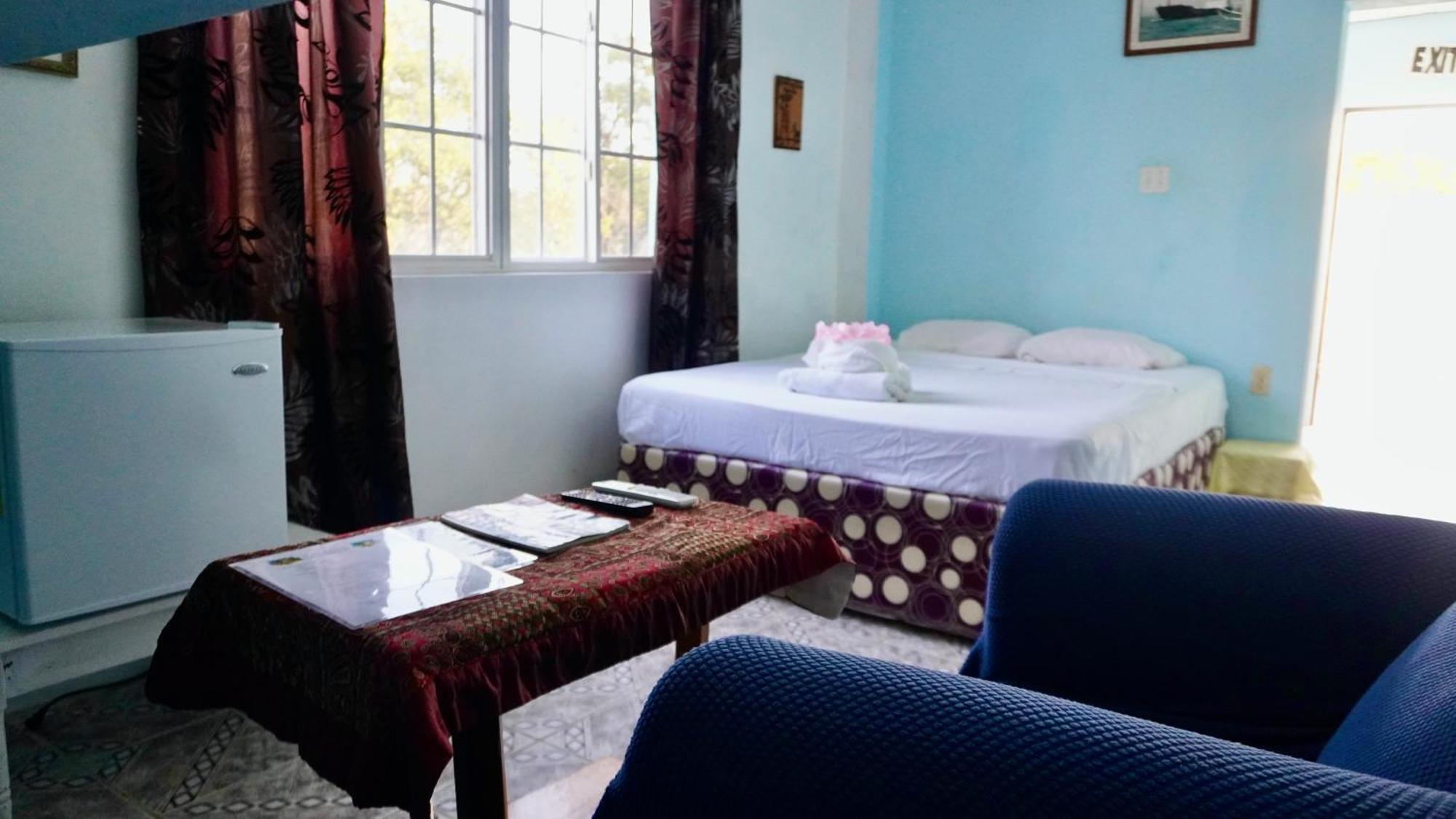 See Belize Poolside Sea View Economy Room With Infinity Pool & Overwater Deck Белиз-Сити Номер фото